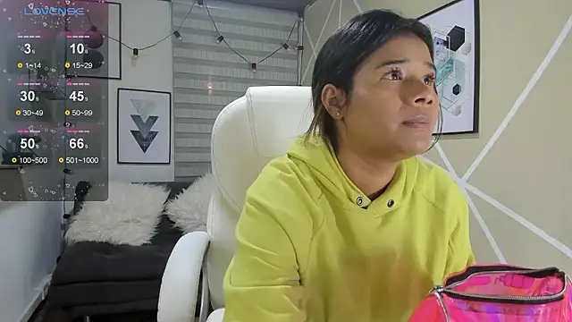 Enma  clark online show from January 16, 2026, 4:27 am