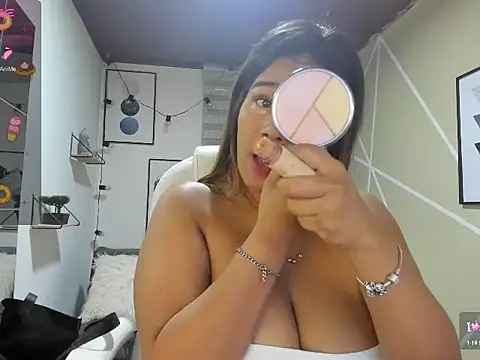 Enma  clark online show from November 9, 2025, 4:05 am