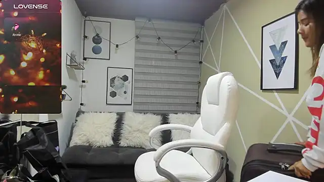 Enma  clark online show from December 5, 2025, 4:11 am