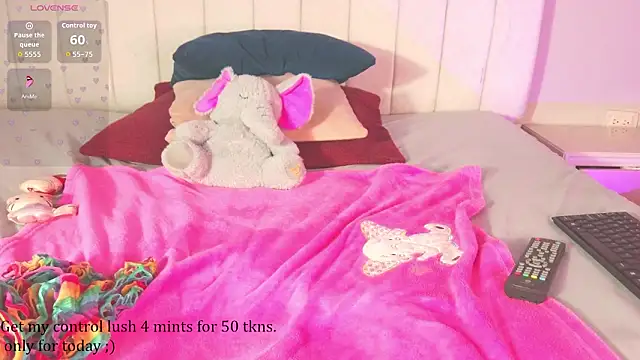 Snapshot of julieta_flower chatting on February 2, 2026, 11:20 am julieta flower online show from February 2, 2026, 11:20 am