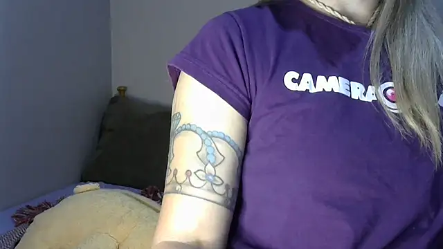 branca18hot online show from October 28, 2025, 1:32 pm