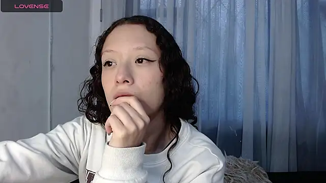 abbycutecs online show from November 17, 2025, 2:10 pm