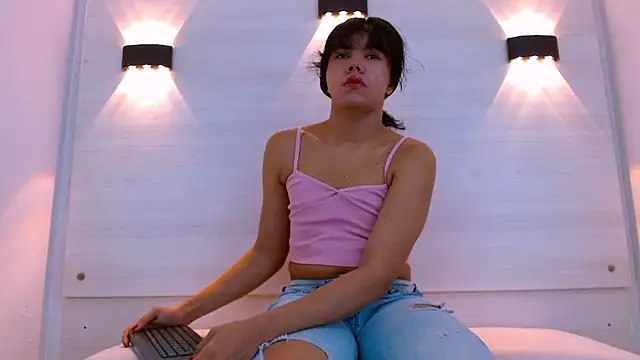 AndreaGil  online show from December 15, 2025, 1:17 pm