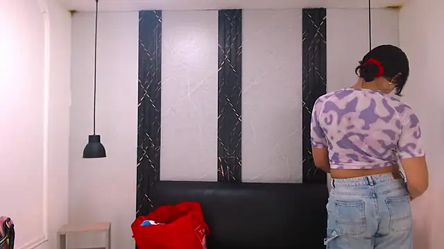 AndreaGil  online show from April 7, 2026, 12:51 pm