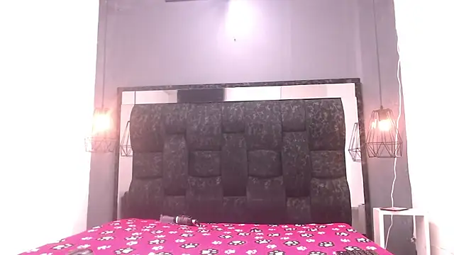 AndreaGil  online show from October 22, 2025, 11:53 am