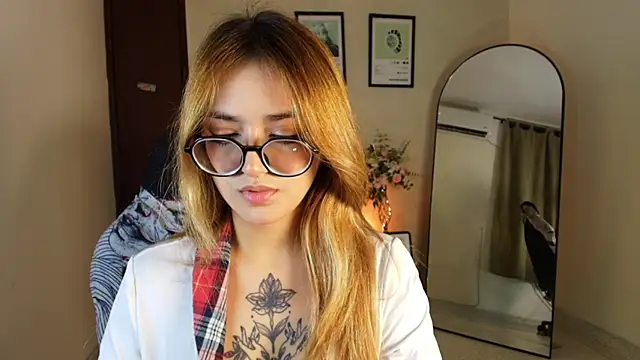 Snapshot of SweetJennaa chatting on July 2, 2026, 12:44 am SweetJennaa online show from July 2, 2026, 12:44 am