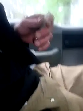 otterlover123 online show from April 25, 2026, 1:25 pm