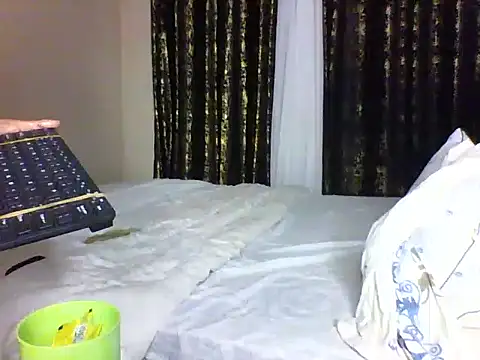 Candii wet  online show from October 25, 2025, 12:10 am