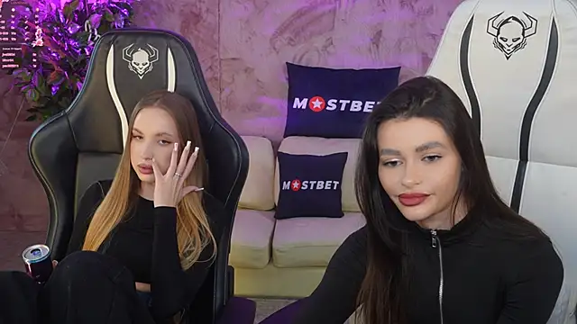 Gabriella054 online show from January 4, 2025, 11:59 pm