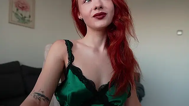 MiaRouge online show from June 24, 2026, 3:38 am