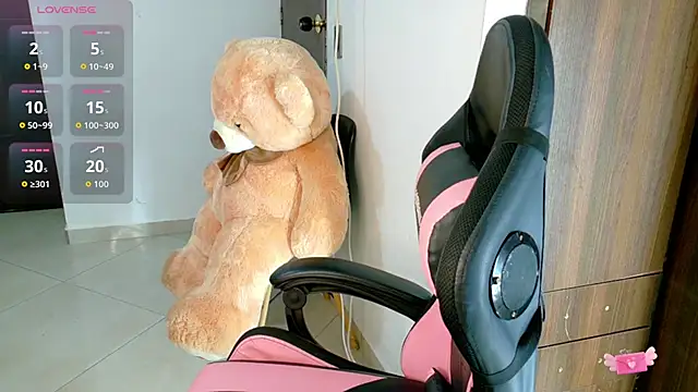 Abby tits online show from November 29, 2025, 7:03 pm