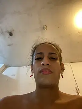 Snapshot of AlexaWarner chatting on August 5, 2026, 10:37 pm AlexaWarner online show from August 5, 2026, 10:37 pm