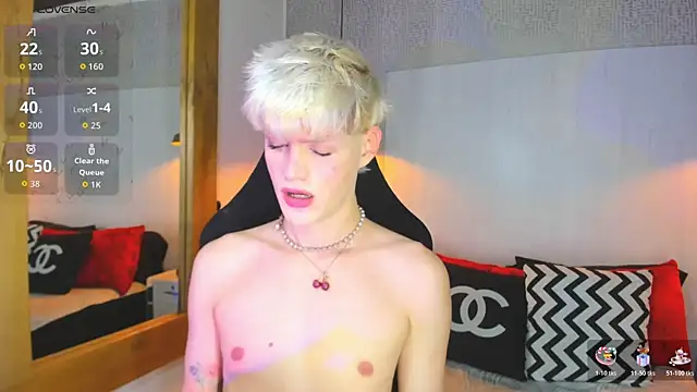 Snapshot of VladHellsing4 chatting on February 8, 2026, 3:43 pm VladHellsing4 online show from February 8, 2026, 3:43 pm