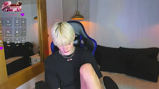 VladHellsing4 online show from April 12, 2026, 4:32 pm