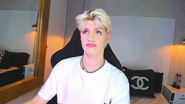 Snapshot of VladHellsing4 chatting on February 25, 2026, 1:55 pm VladHellsing4 online show from February 25, 2026, 1:55 pm