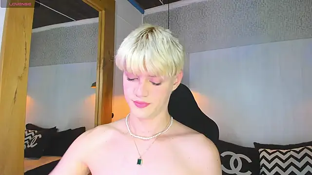 Snapshot of VladHellsing4 chatting on February 21, 2026, 9:39 pm VladHellsing4 online show from February 21, 2026, 9:39 pm