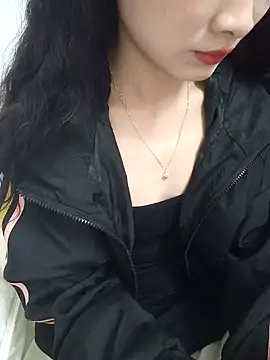 Snapshot of Lovely_kute chatting on February 17, 2025, 2:06 pm Lovely kute online show from February 17, 2025, 2:06 pm