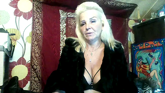 CassandraSandra44 online show from November 15, 2025, 5:39 pm