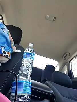 cinnaminnie online show from March 5, 2025, 4:24 pm