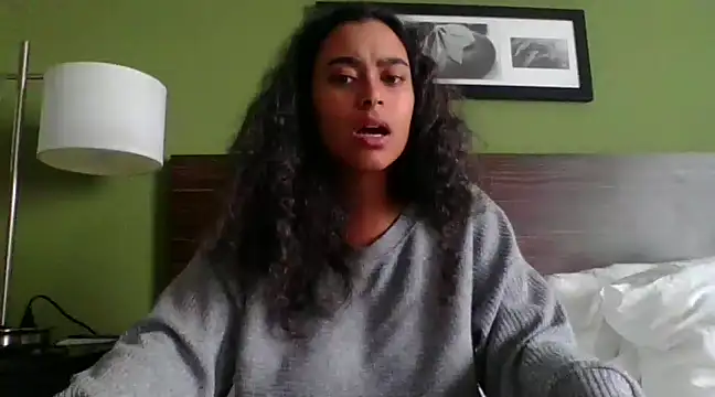 cinnaminnie online show from January 6, 2025, 4:02 pm