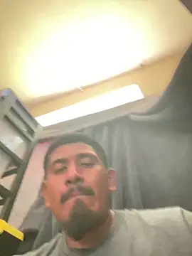 twohightwonut805 online show from October 26, 2025, 6:08 pm