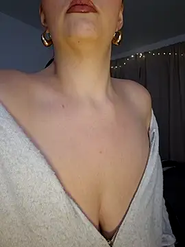 Jujuicy 97 online show from December 5, 2025, 6:39 pm