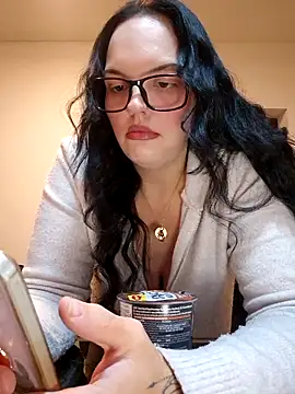 Jujuicy 97 online show from December 3, 2025, 6:40 pm