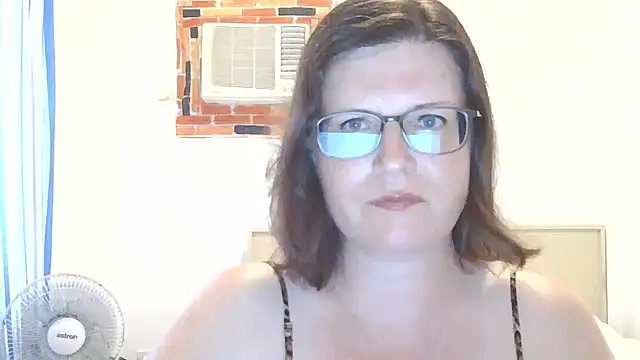 CrimsonMistress online show from April 3, 2026, 10:49 pm