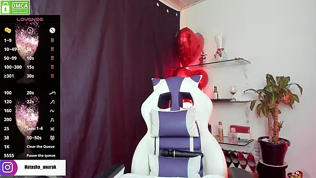 natashaanurak online show from March 11, 2025, 1:26 am