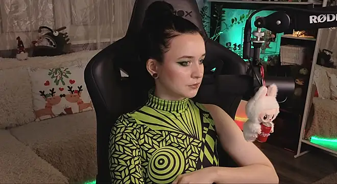 KiraLiLime online show from January 5, 2026, 7:17 pm