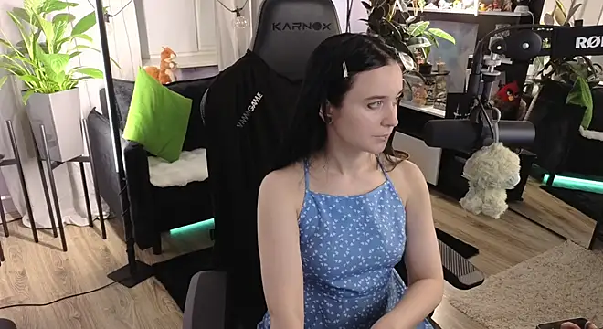 KiraLiLime online show from April 10, 2026, 6:26 pm