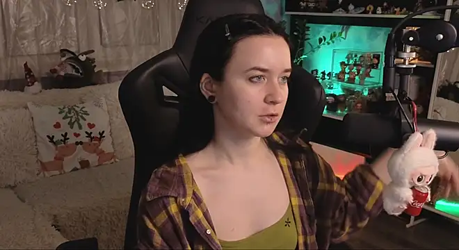 KiraLiLime online show from January 6, 2026, 6:01 pm