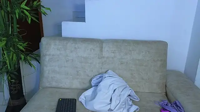 Lorenne Miller online show from October 22, 2025, 5:07 am