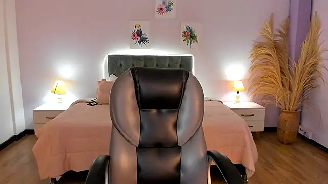  Charlotte evans 1 online show from November 16, 2025, 2:11 pm