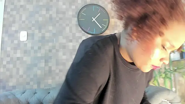 nataly velez online show from October 18, 2025, 7:27 pm