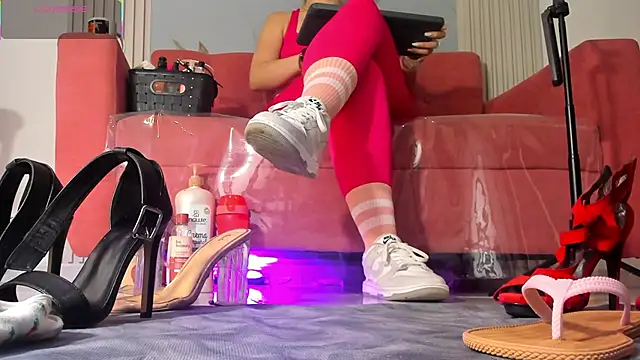 BridgetRodriguez online show from November 24, 2025, 1:00 pm