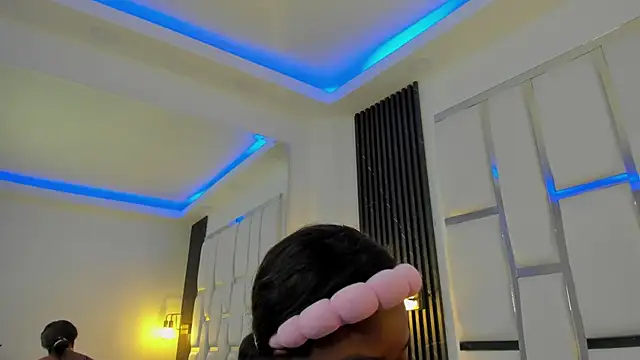 mia schwarz online show from October 9, 2025, 9:48 pm