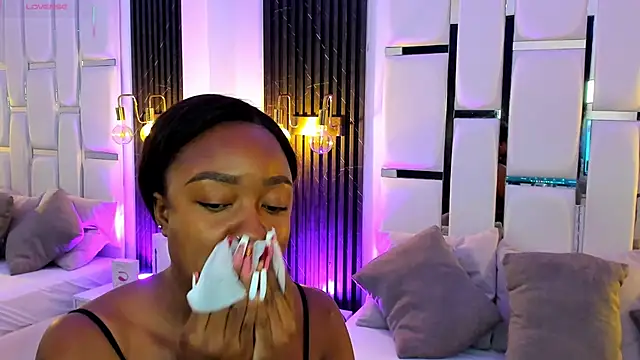 mia schwarz online show from October 28, 2025, 9:58 pm