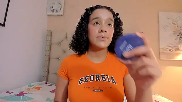 vanesasexyhot21 online show from October 13, 2025, 2:35 am