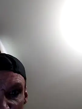 kikiwonderbar online show from June 4, 2026, 5:39 pm