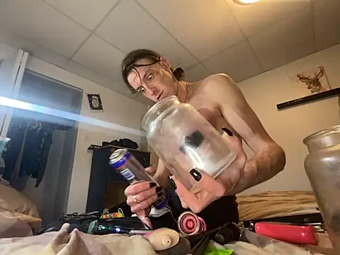 kikiwonderbar online show from April 5, 2026, 3:02 am