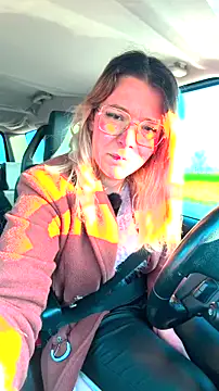 EmyLana online show from April 3, 2026, 6:20 am