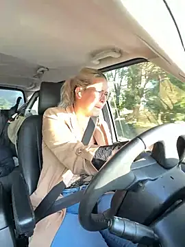 EmyLana online show from October 19, 2025, 7:44 am