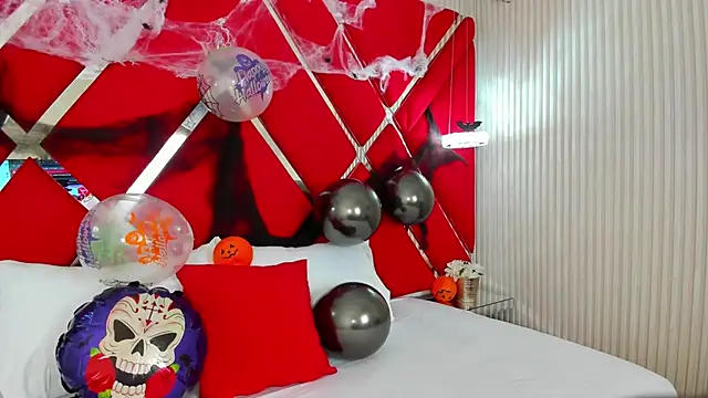 SusanCouper online show from October 30, 2025, 10:39 pm