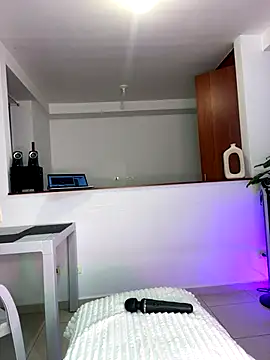 alisson 81 online show from November 23, 2025, 11:59 pm