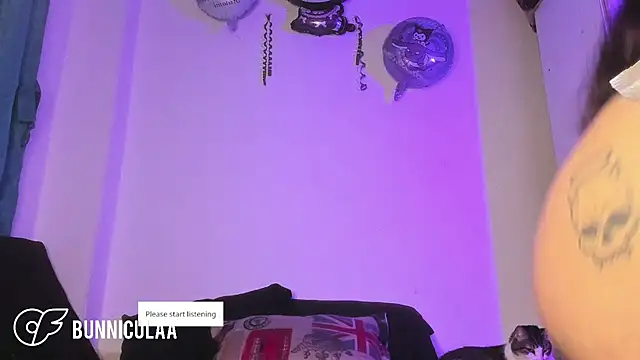 larissa01  online show from February 12, 2026, 4:18 pm