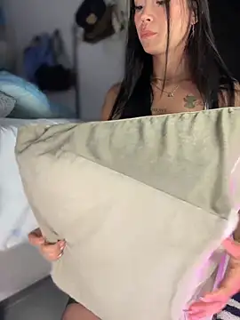 -Loren- online show from May 24, 2026, 12:38 pm