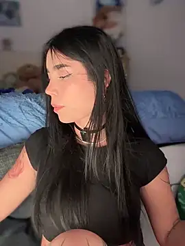 Snapshot of -Loren- chatting on October 16, 2025, 11:29 am -Loren- online show from October 16, 2025, 11:29 am