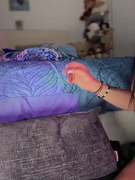 Snapshot of -Loren- chatting on October 21, 2025, 11:09 am -Loren- online show from October 21, 2025, 11:09 am