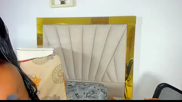 Evelonga 707 online show from March 13, 2025, 7:06 pm